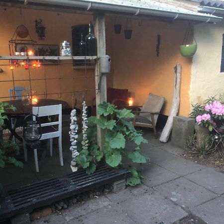 Retro Bolig - Fyldt Med Hygge! Ingen Luksus Lägenhet Kolind Exteriör bild