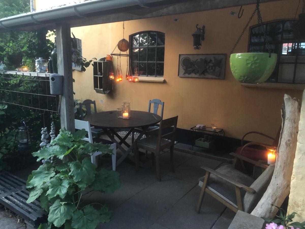 Retro Bolig - Fyldt Med Hygge! Ingen Luksus Lägenhet Kolind Exteriör bild