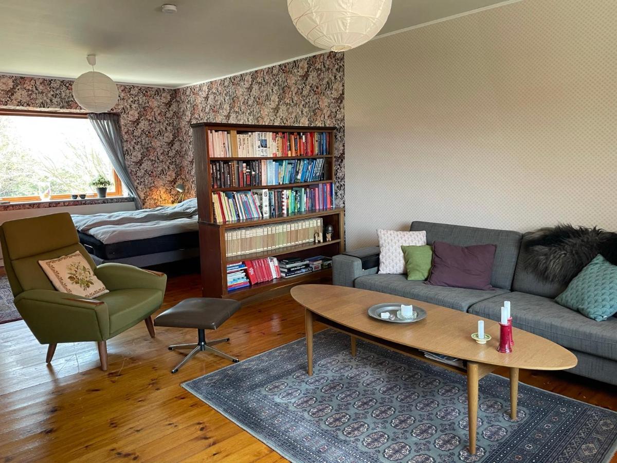 Retro Bolig - Fyldt Med Hygge! Ingen Luksus Lägenhet Kolind Exteriör bild