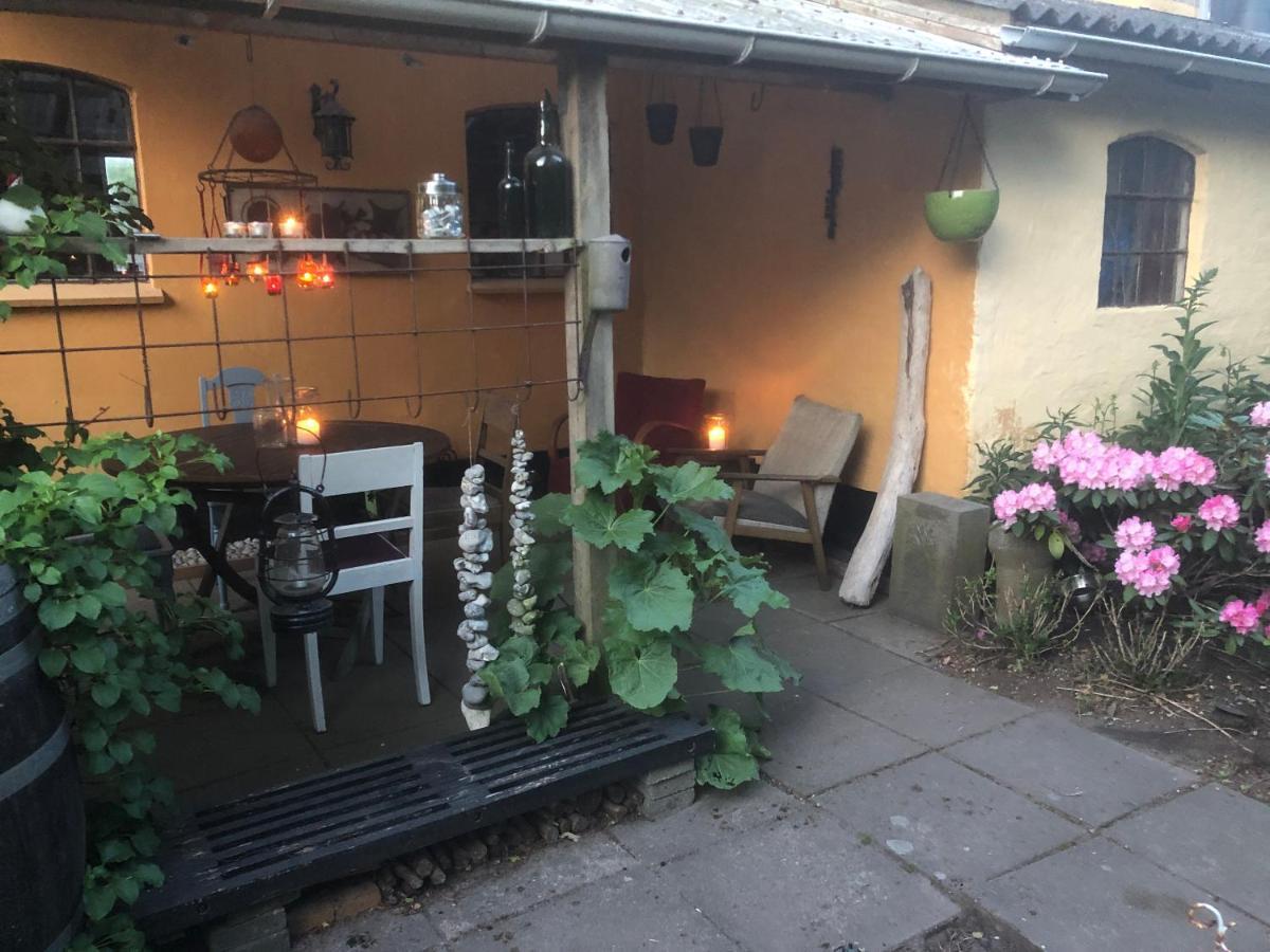 Retro Bolig - Fyldt Med Hygge! Ingen Luksus Lägenhet Kolind Exteriör bild