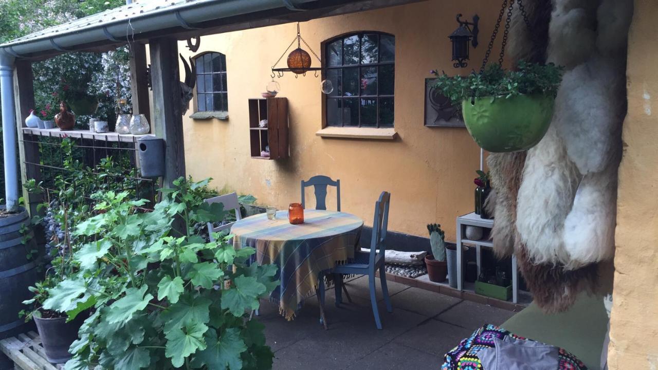 Retro Bolig - Fyldt Med Hygge! Ingen Luksus Lägenhet Kolind Exteriör bild