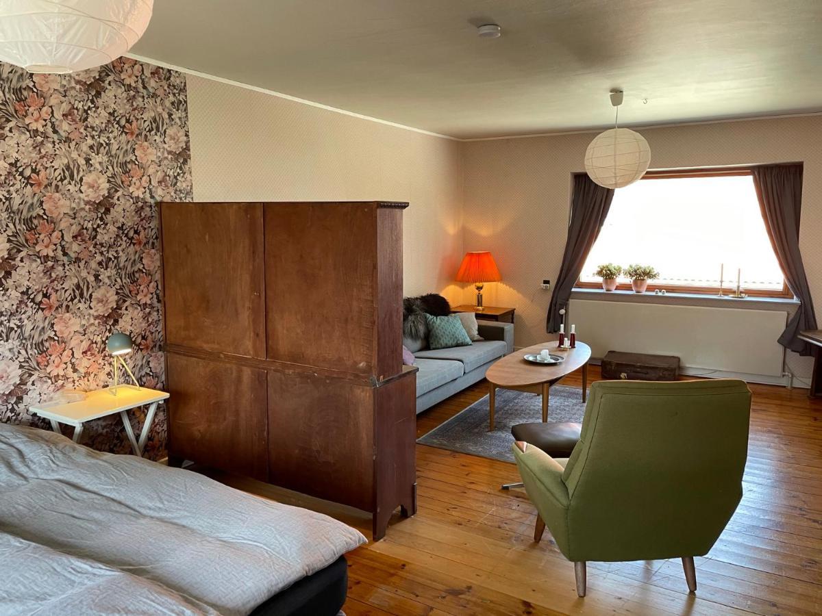 Retro Bolig - Fyldt Med Hygge! Ingen Luksus Lägenhet Kolind Exteriör bild